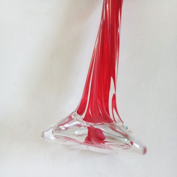 Red clear glass mid-century modern twisted stem vase - Picture 7 of 9